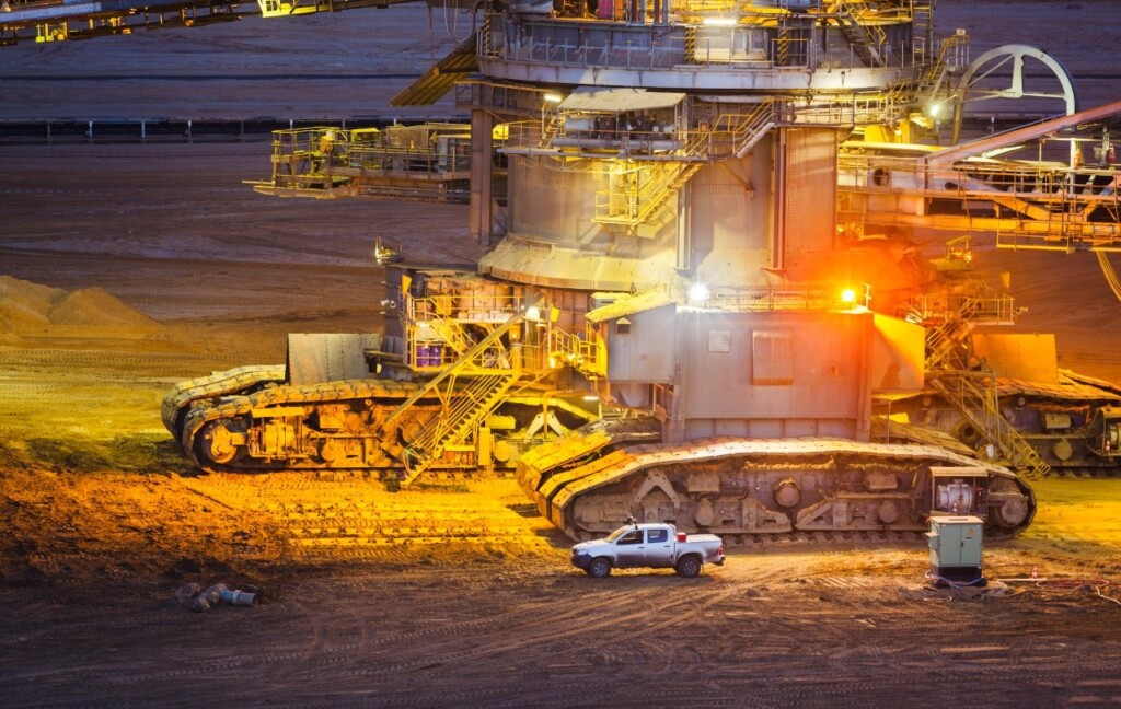 bucket-wheel-excavator-caterpillars-2026-01-07-01-40-59-utc