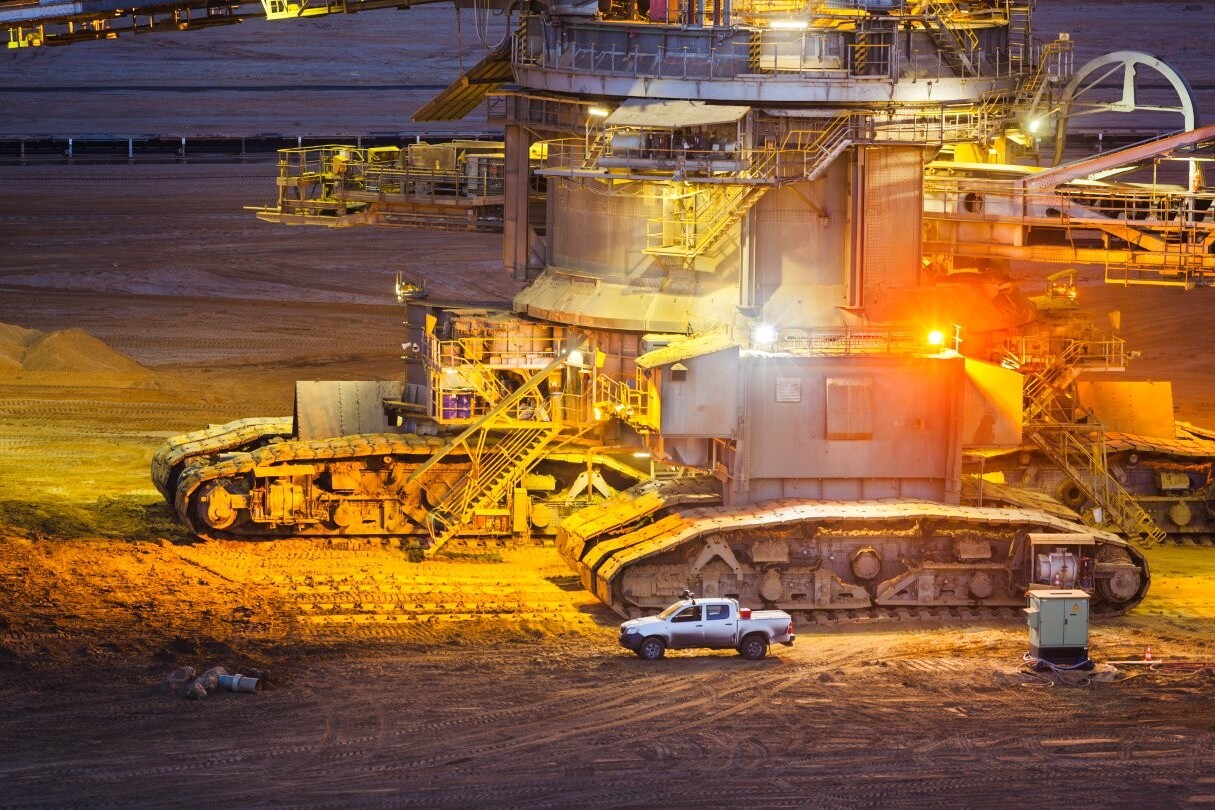 bucket-wheel-excavator-caterpillars-2026-01-07-01-40-59-utc