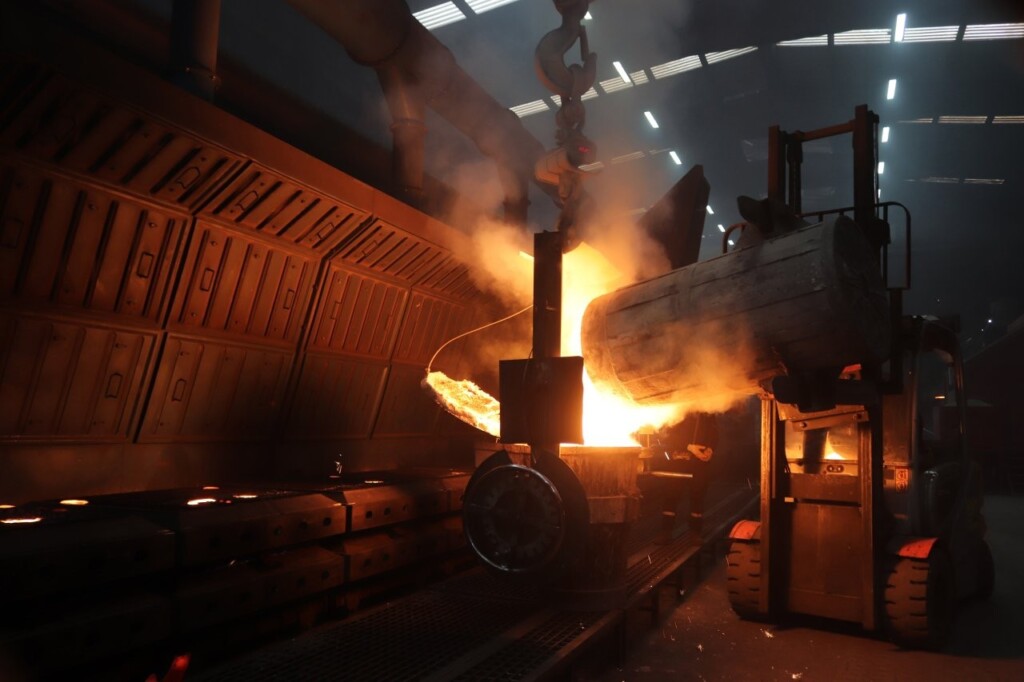 metal-industry-work-pouring-molten-metal-2026-01-06-11-06-14-utc (1)